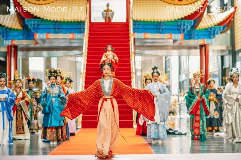 汉服大赏:「美美正东方」国韵大典 in 乌鲁木齐美美友好购物中心