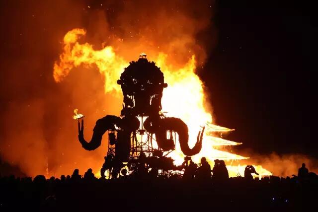 被硅谷大佬追捧的火人节上来了群中国创业者