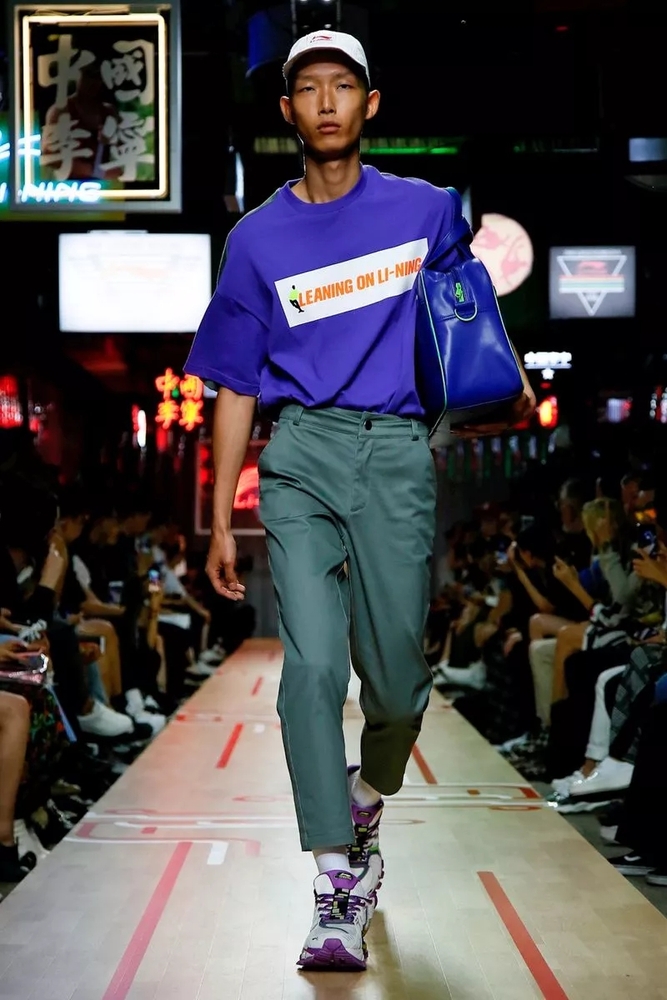 李宁2019春夏系列发布秀in巴黎塞纳河畔