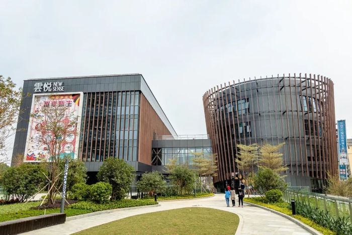 & fly chen 华南首展 in 广州新世界·云门 new park