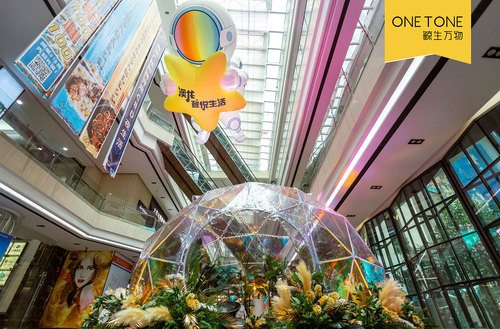 鲸生万物作品登悦生活遨游太空系列ip陈展in乌鲁木齐澳龙广场