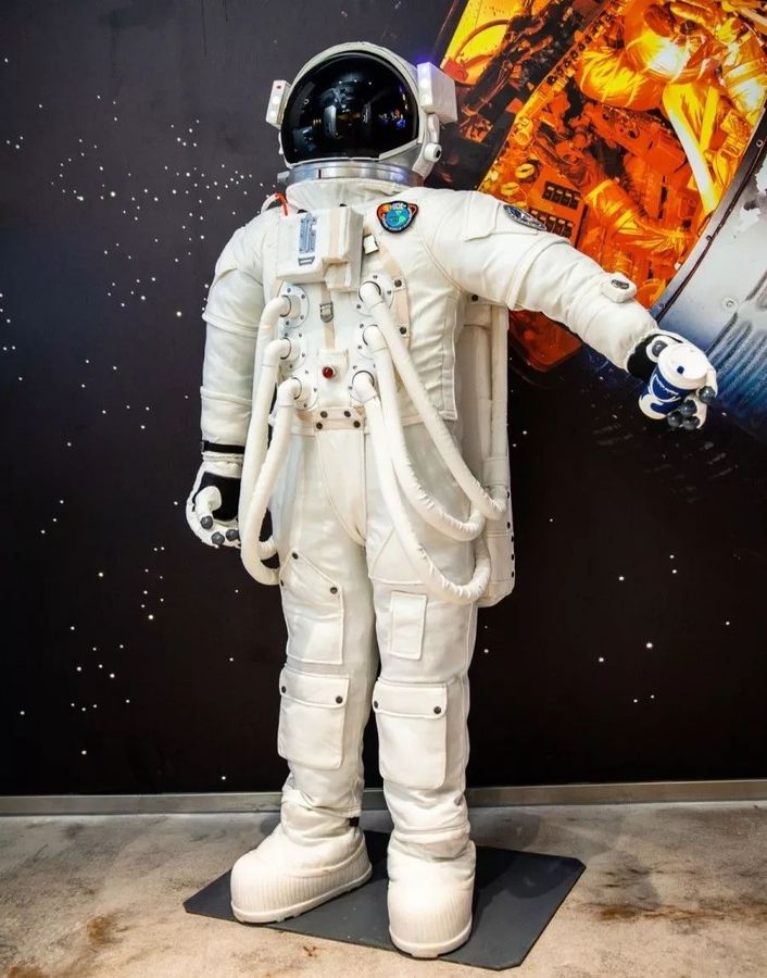 瑞幸咖啡致敬nasa主题店in北京昆仑汇购物中心