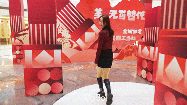 「《最美励志季》环球口红节」快闪装置 in 上海环球港