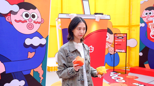 1枚硬币可兑换2次扔沙包机会,只要沙包砸中杯子就可获得1次抽奖机 ..