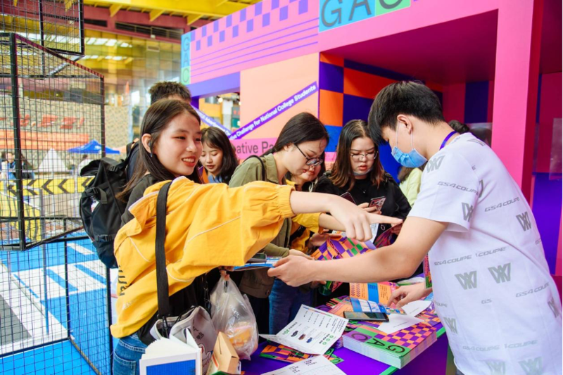 广汽传祺「巨型创意盲盒」快闪活动 in 广州大学城广大商业中心广场